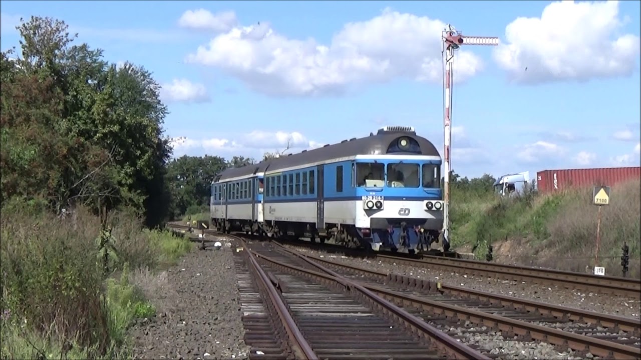 Mechanická návěstidla a závory ve stanici Smidary