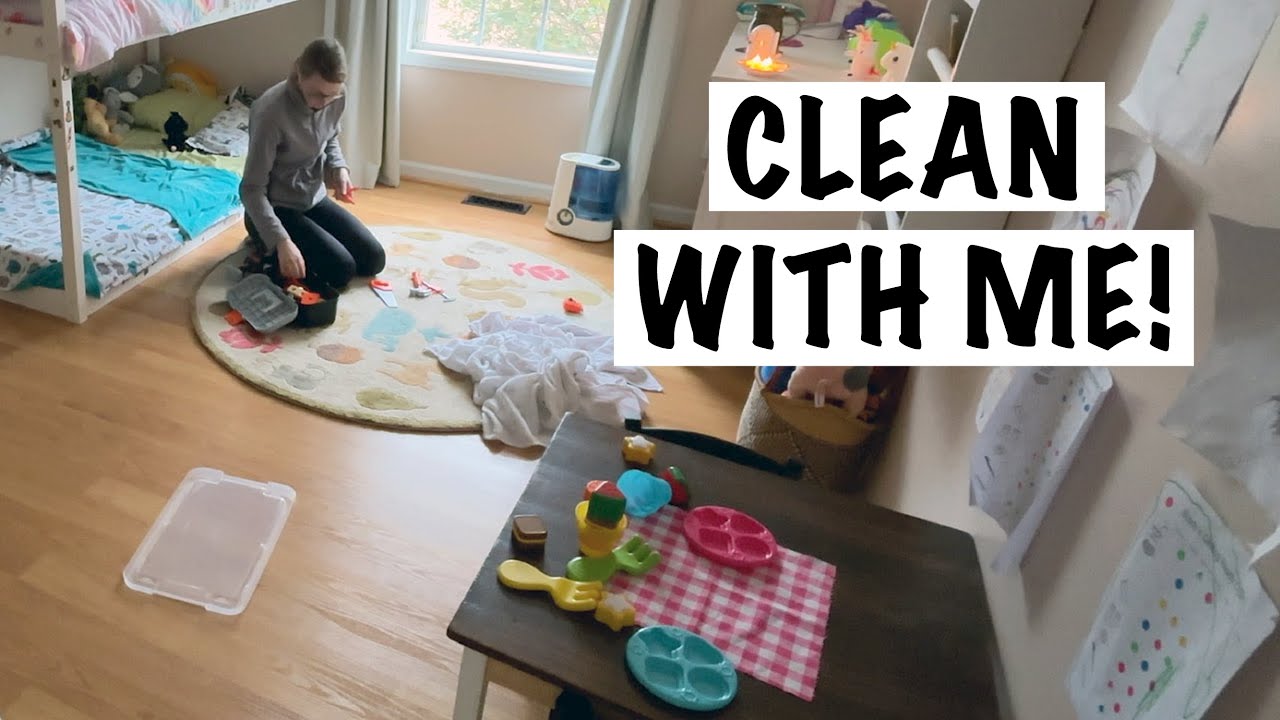 Clean with me: daily tidying, dishes, and laundry