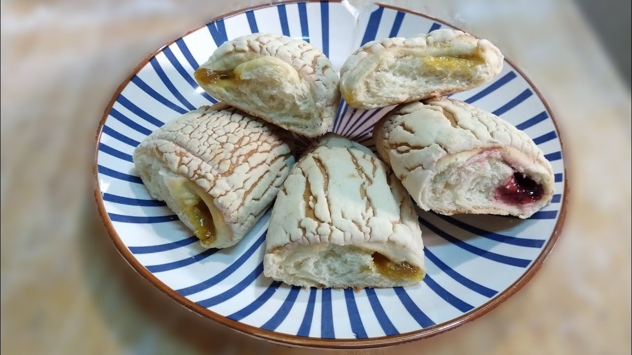 PIERNAS de piña y zarzamora variedad de la masa de bizcocho o pan dulce