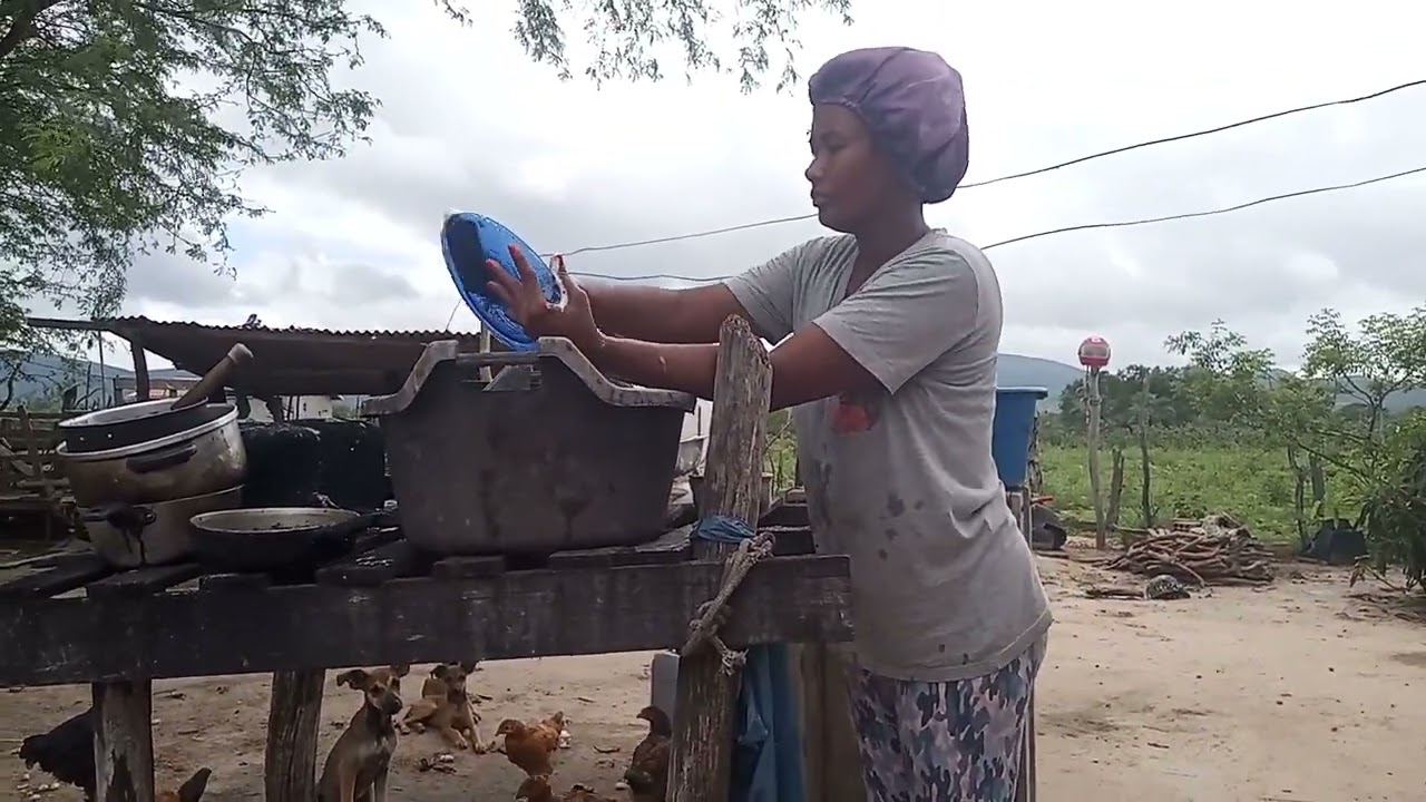 Lavando as louças 