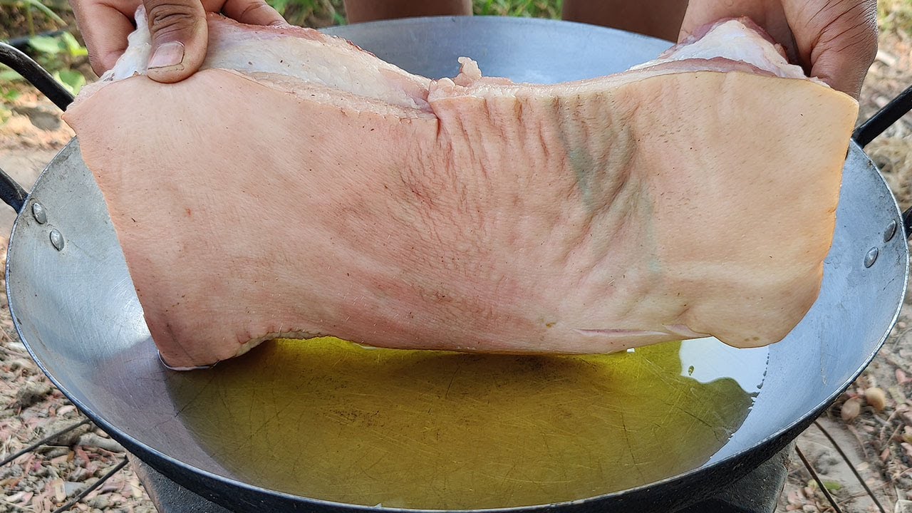 Tasty Crispy Pork Belly Fried Holy Basil Recipe / Kdeb Cooking