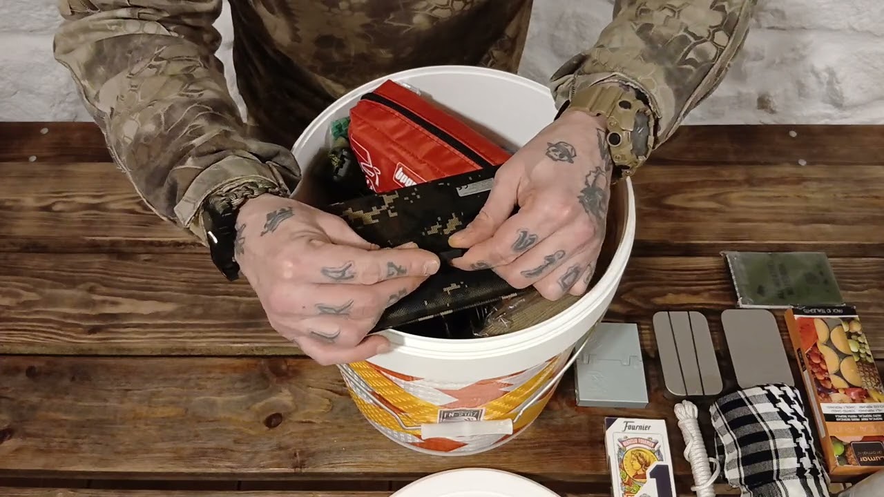 KIT CATASTROFES EN BOTE 15 L🥫🔪🧭🚨🔥⛑️📻🔋🔦
