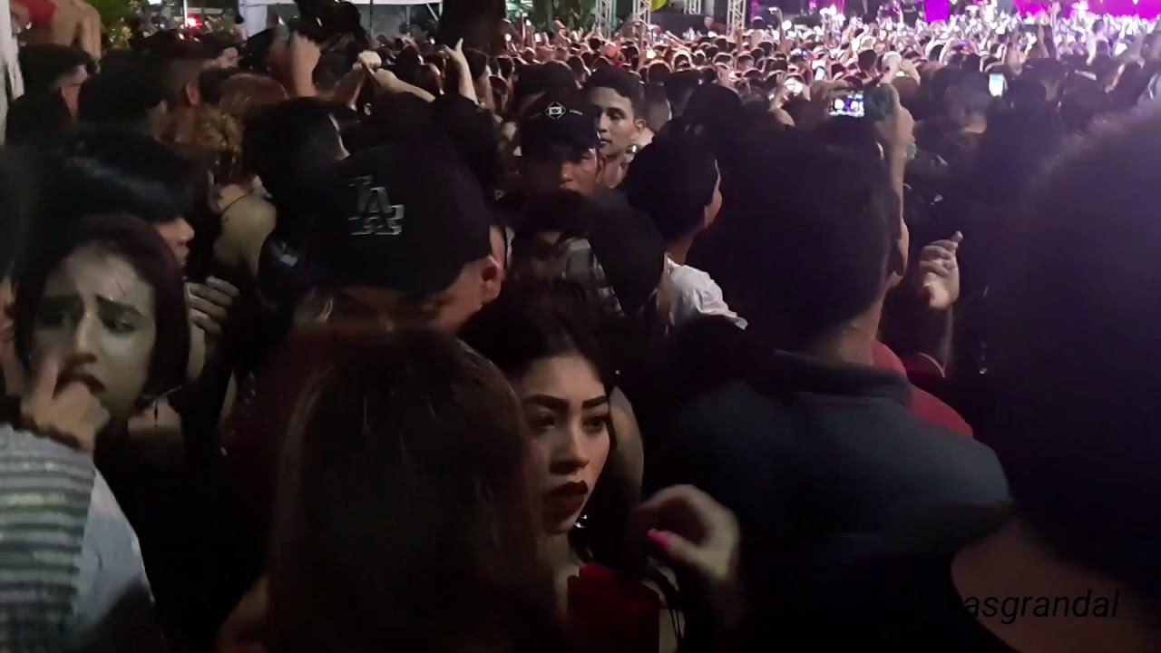 Marília Mendonça ao Vivo em Manaus - Te Vejo em Todos os Cantos (DVD 2018)