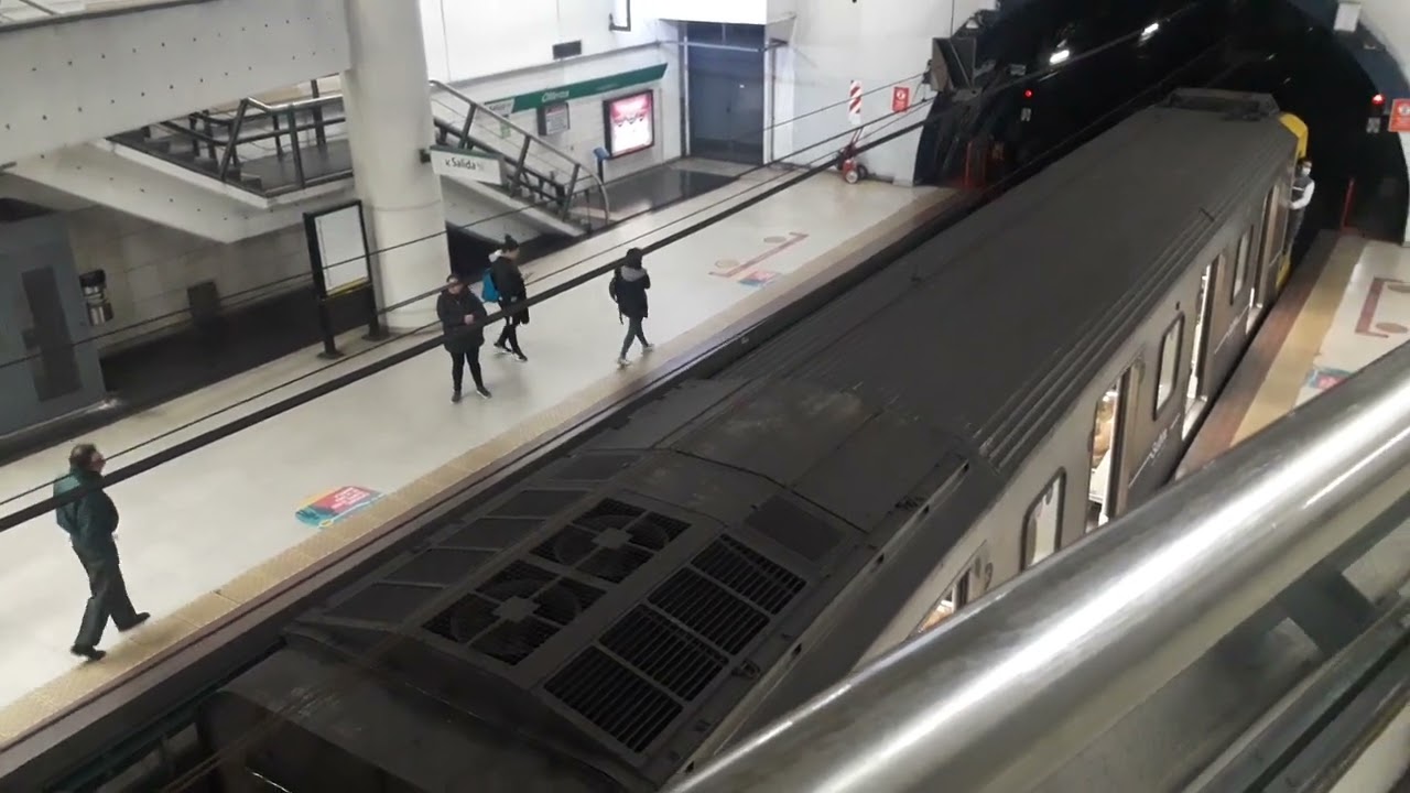 Subte L&iacute;nea D | Alstom Metr&oacute;polis serie 300 Chapa W Por la Estaci&oacute;n Olleros