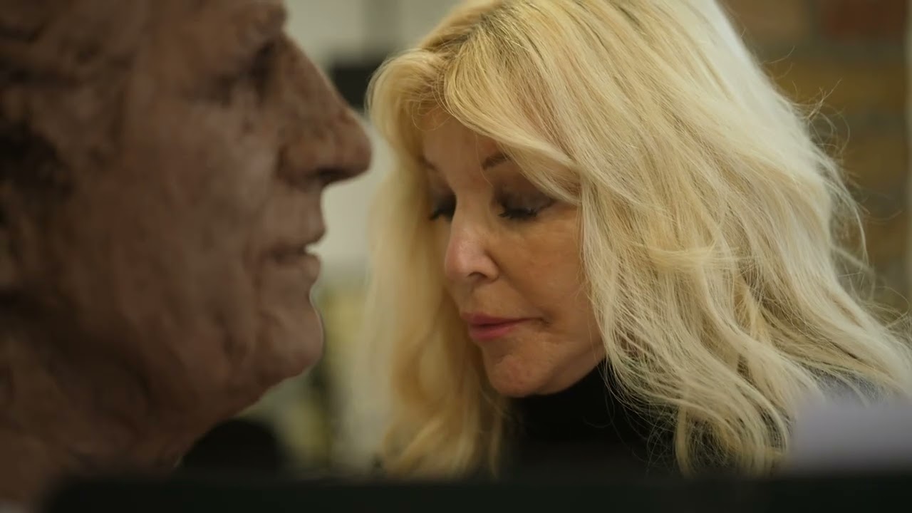 Sculptor Frances Segelman sculpts King Charles