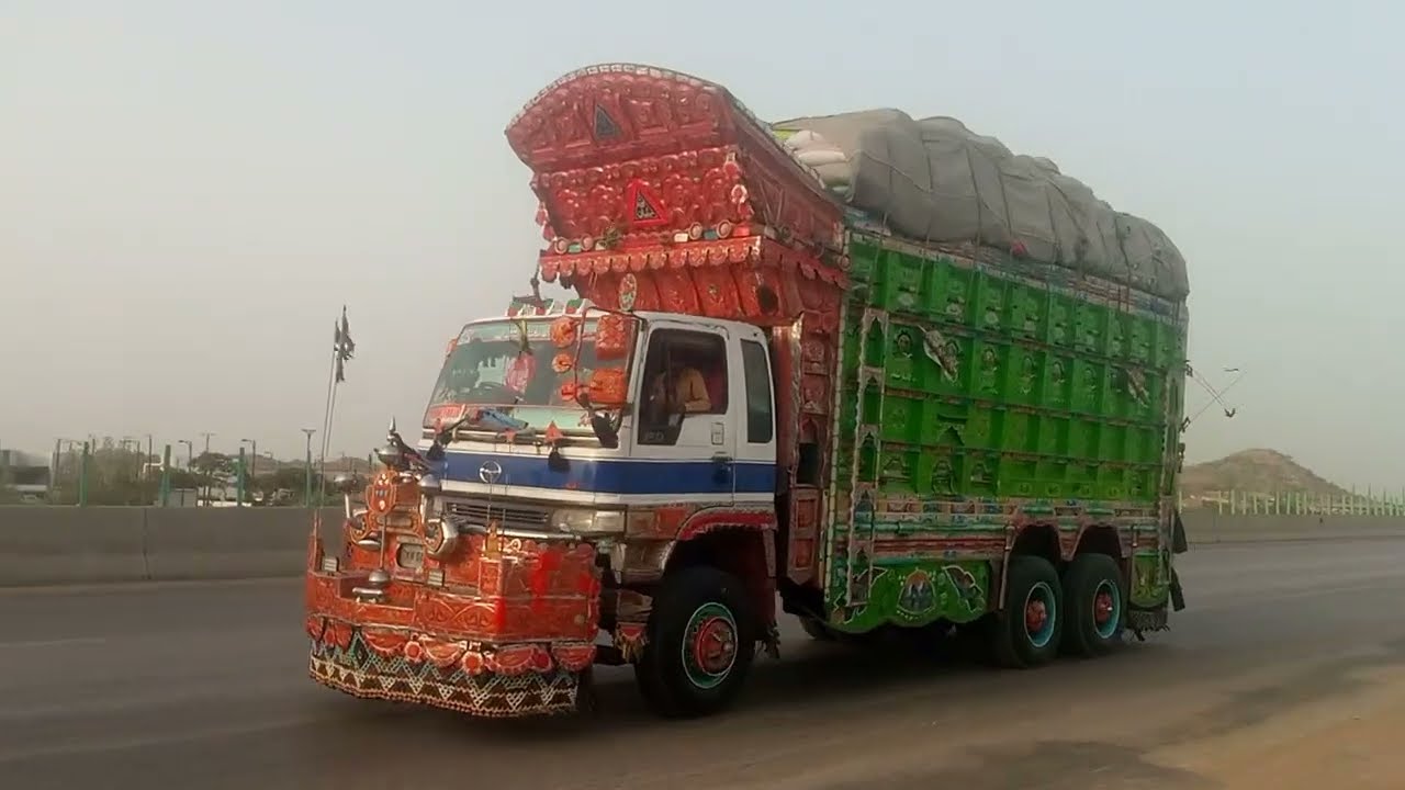 Heavy Traffic on Karachi Super Highway! | Badi Gaadiyan aur Luxury Buses 🔥🚚#HeavyTraffic
