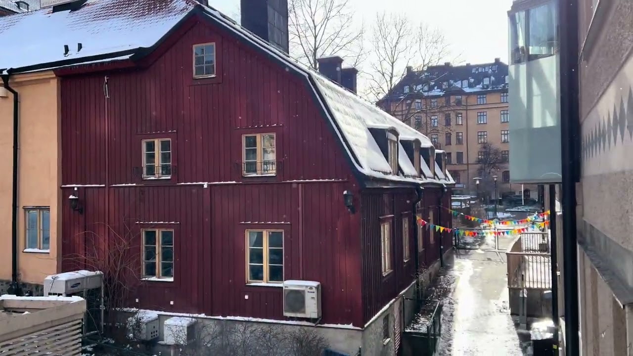 Stockholm Walks: Birger Jarlsgatan to Odengatan in early spring. 