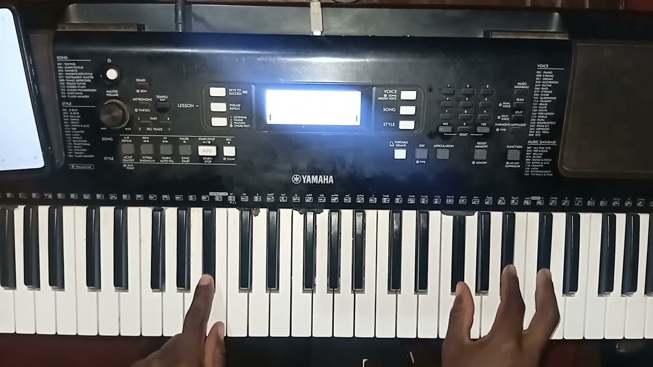 HOW TO PLAY MURIISHE WEMADZISHE BY MAHENDERE IN F SHARP FOR BEGINNERS #WORSHIP#bleskeyz