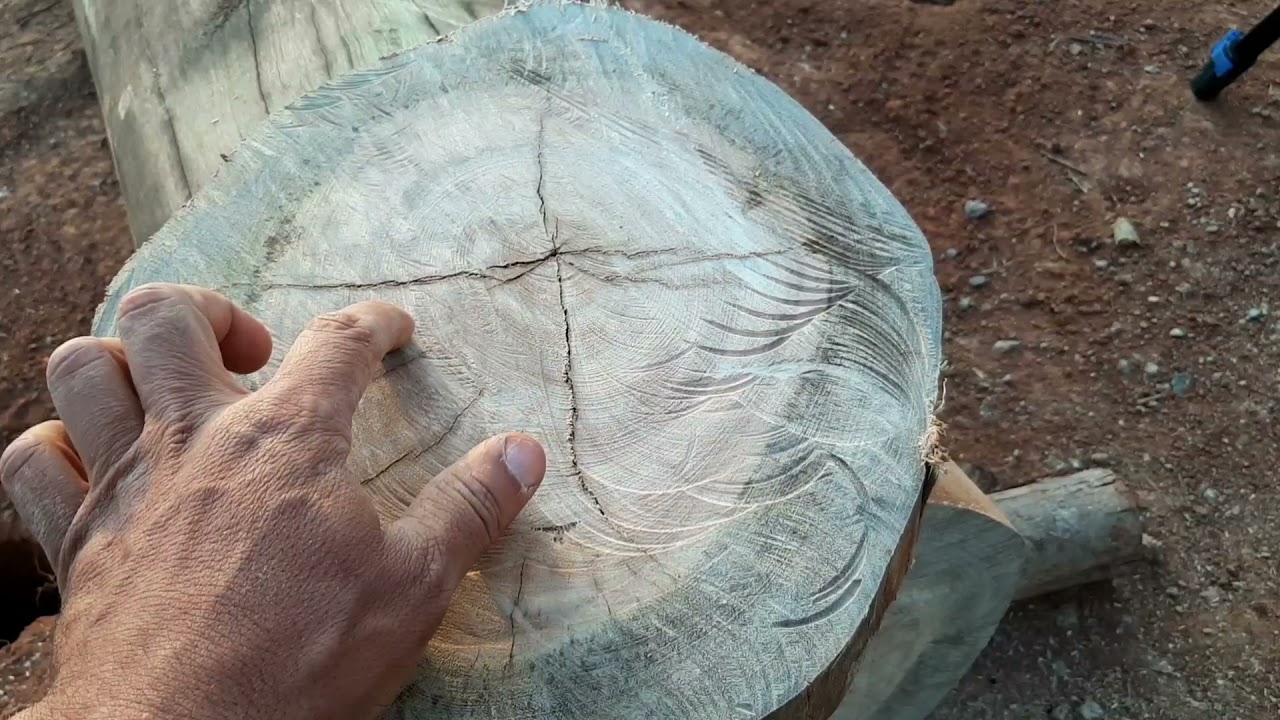 Base de concreto  para receber toras de eucalipto tratado