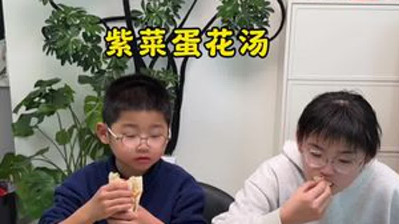 每天变着花样给初中生和小学生做午饭 麒麟鲈鱼🐟  奥子馍卷饼➕ 素肠面筋炒辣椒 ➕紫菜蛋花汤#记录真实生活#我的厨房日记#普通的饭菜都是家的味道 #麒麟蒸鲈鱼