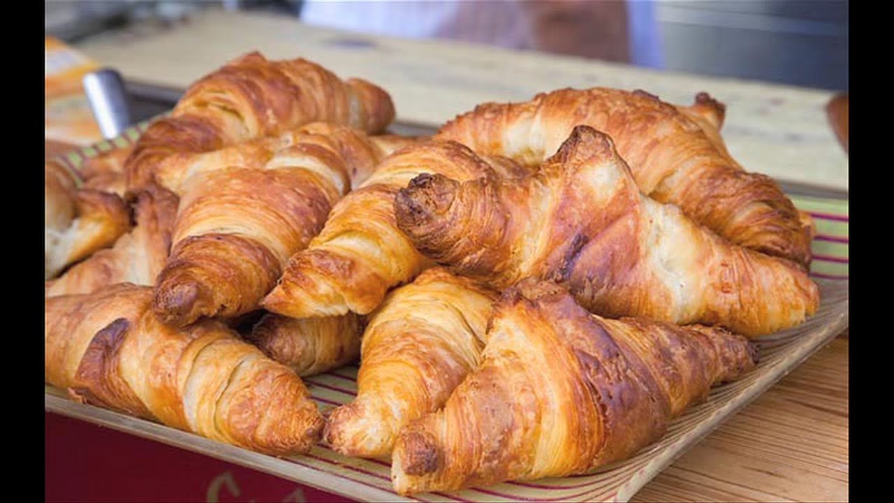Inside a Sicilian Bakery: Cornetti, Marzipan, Gealao & Outdoor Market Shopping