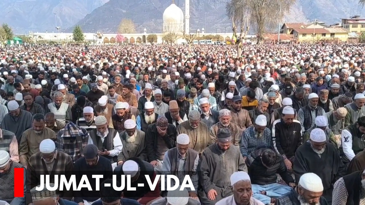 Srinagar: Thousands Of Devotees Throng Hazratbal For Jumat-ul-Vida Prayers