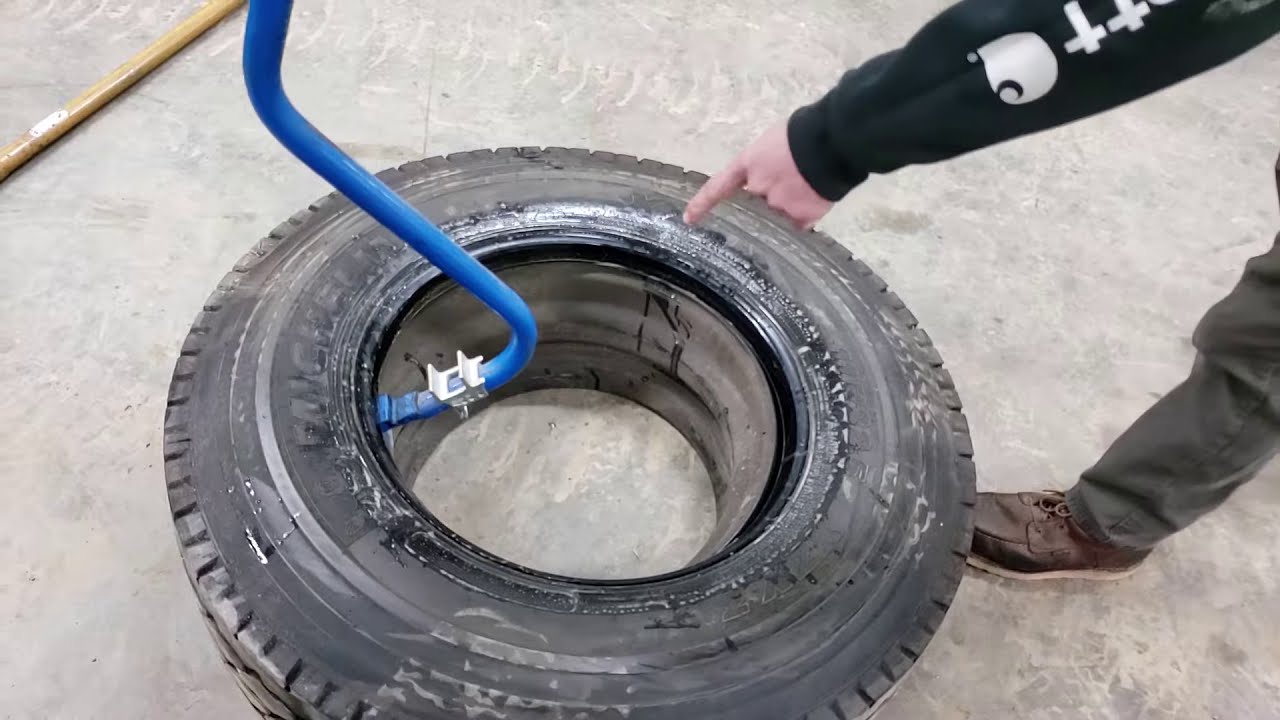 Removing 22.5 Dayton Style Demountable Truck Rims With a Blue Cobra Tire Tool