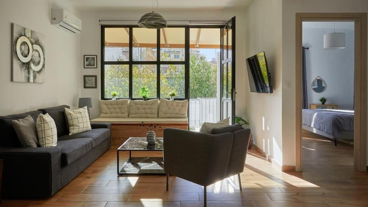The sunny house | Athens, Greece | Hotel Review ⭐