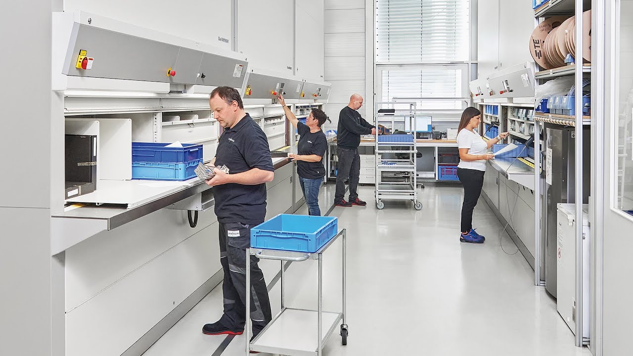 Optimierter Lagerfluss für Produktion und Versand mit sieben Hänel Rotomat® Lagerliften
