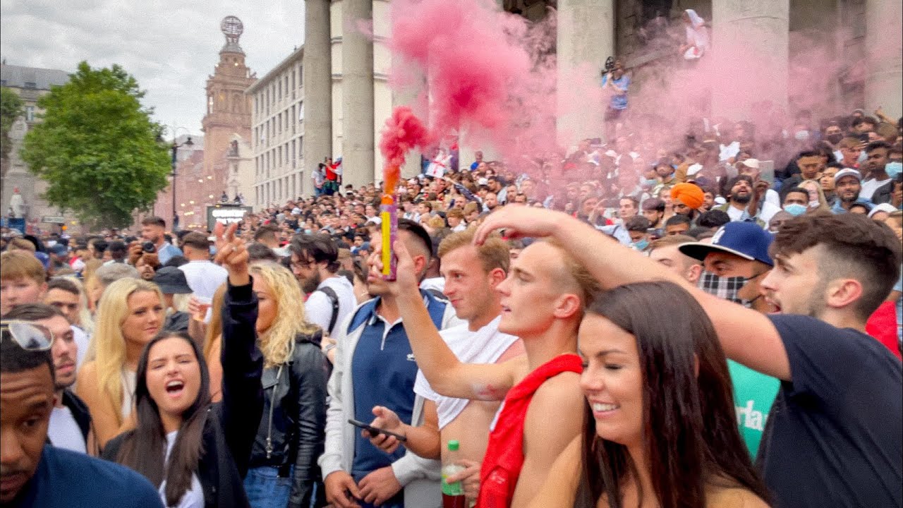 Euro 2020 Final 🏴󠁧󠁢󠁥󠁮󠁧󠁿🇮🇹 London scenes at Trafalgar Square before England v Italy game!