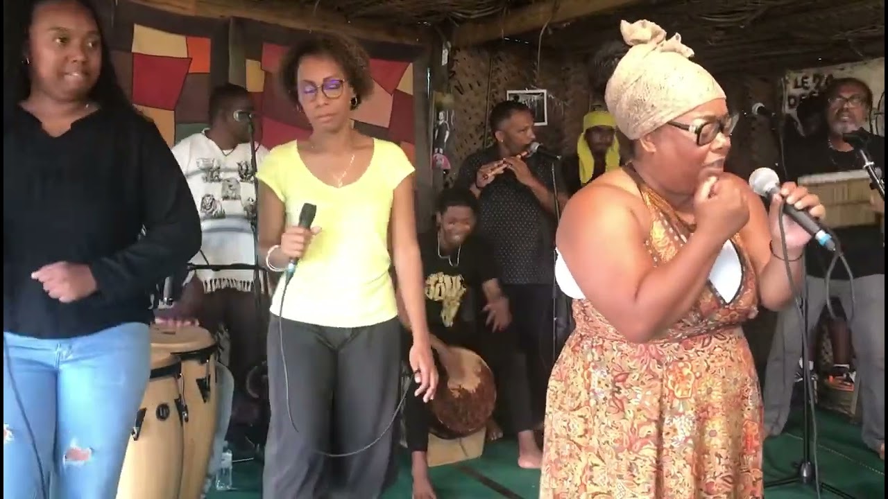 Marie Claude & VOTIA 2022 Réunion Island Blues Maron