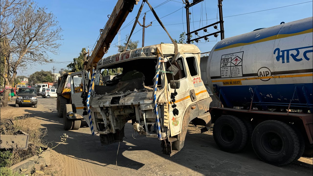 Accident Truck ka Saman company Walo Ne Nikal kar Bech Diya | finally Agar Ne cabin ka Kam kiya￼