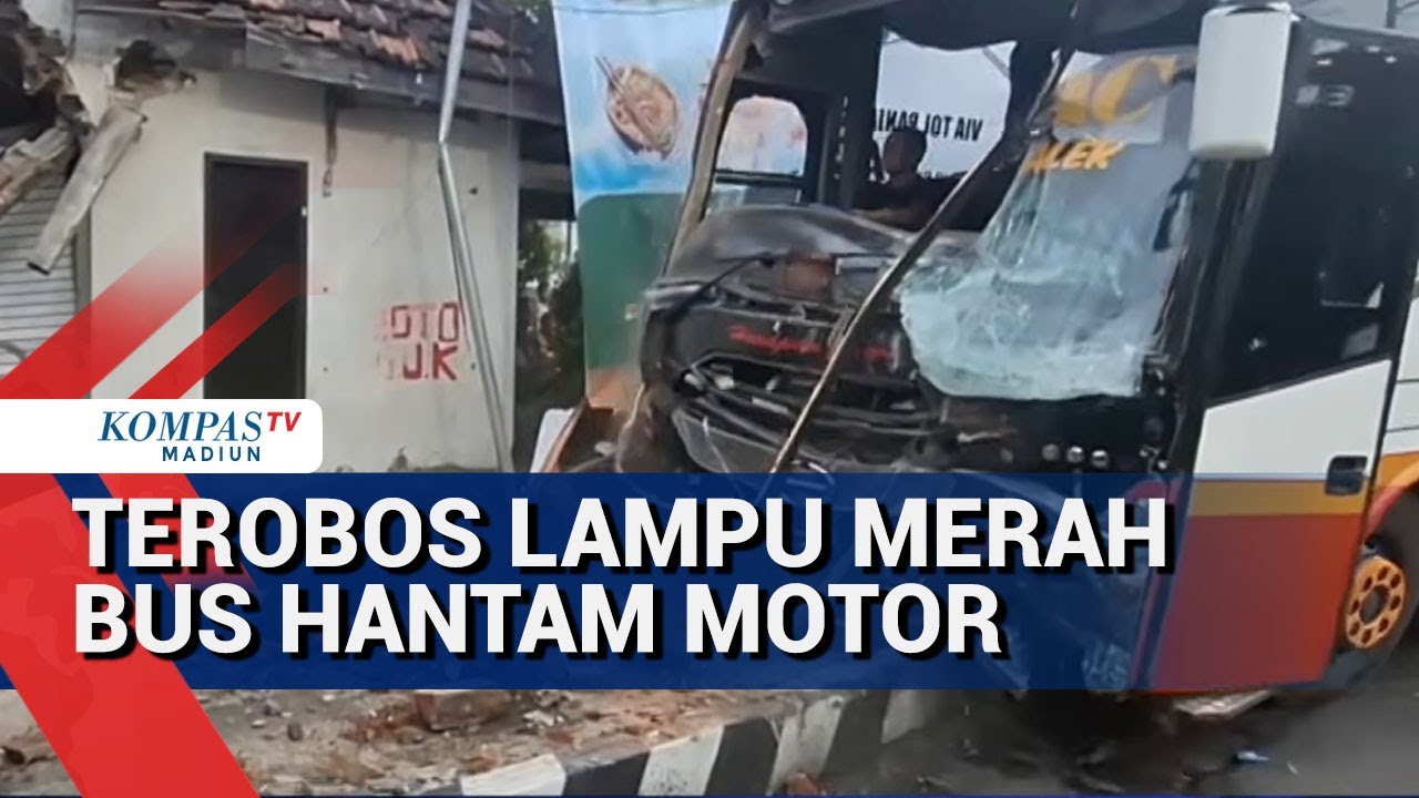 Terobos Lampu Merah, Bus Harapan Jaya Tabrak Motor dan Mobil