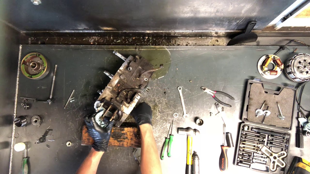 Suzuki TS 185 TS185 Motor Engine Rebuild 2of2 Top End Tear Down Crankcase Crank Flywheel