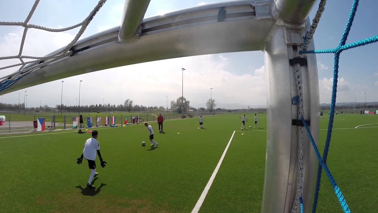 Training Torschuss am Deutschen Fußball Internat