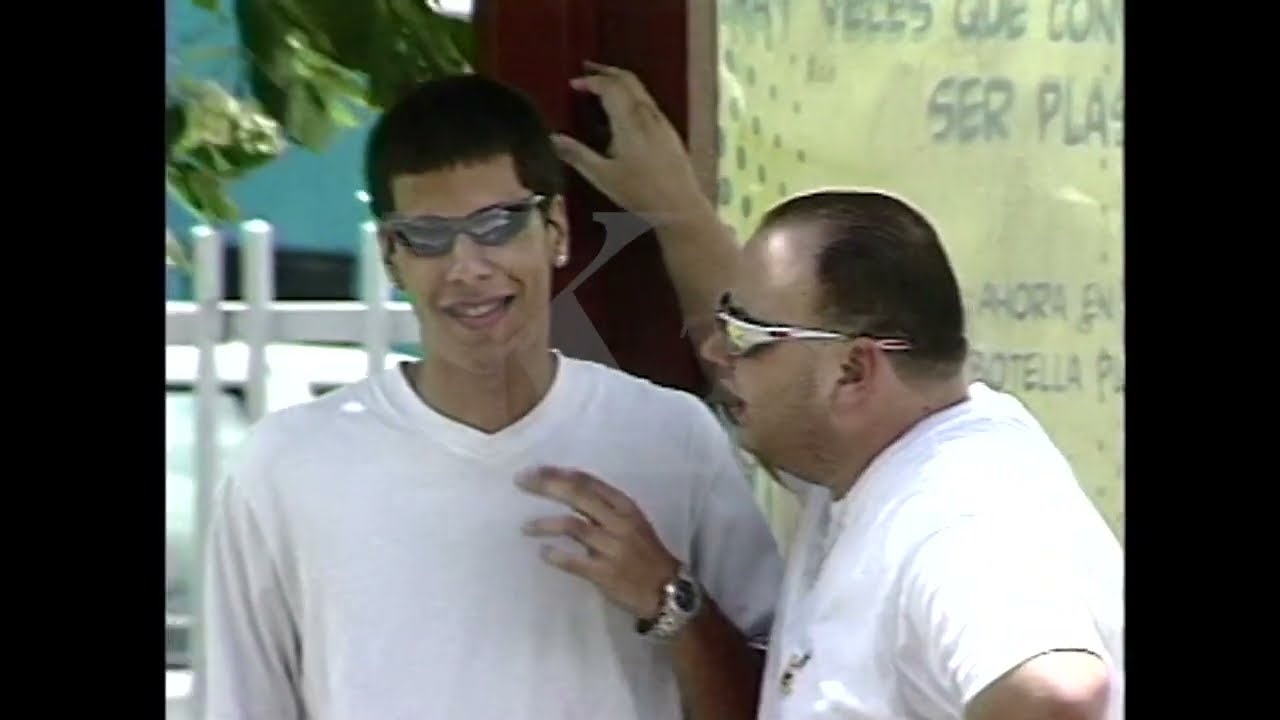 La mala costumbre de algunos de hablarle muy cerca a uno... Meeereee aléjese pa' lla... MIRA QUE TVO