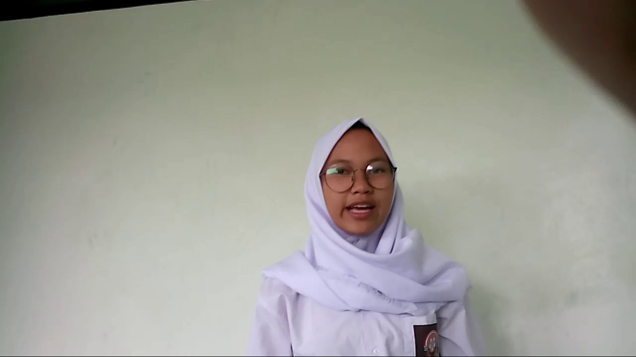 SMAN 55 JKT, X IPS B ; se presenter;   Lilis R S