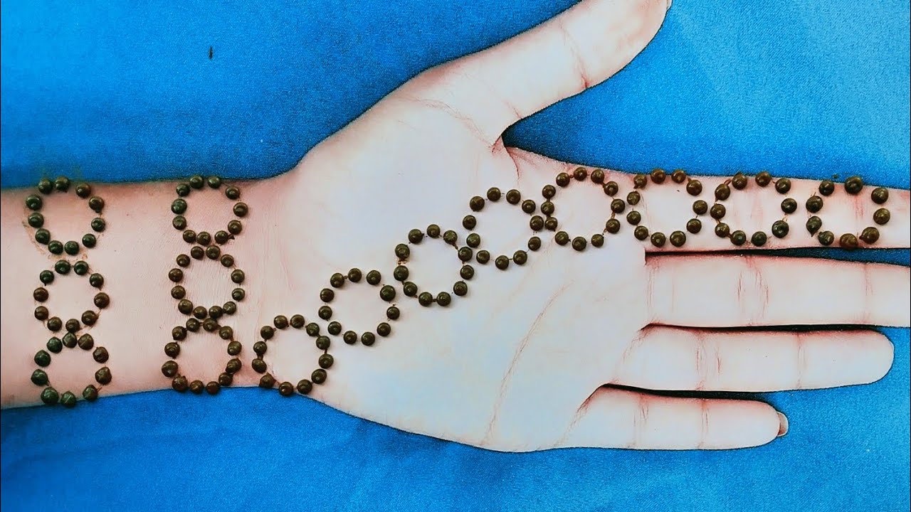 बुहत ही सुन्दर और आसान मेहँदी लगाना सीखे || dot's mehndi trick with ear bude || easy mehndi designs