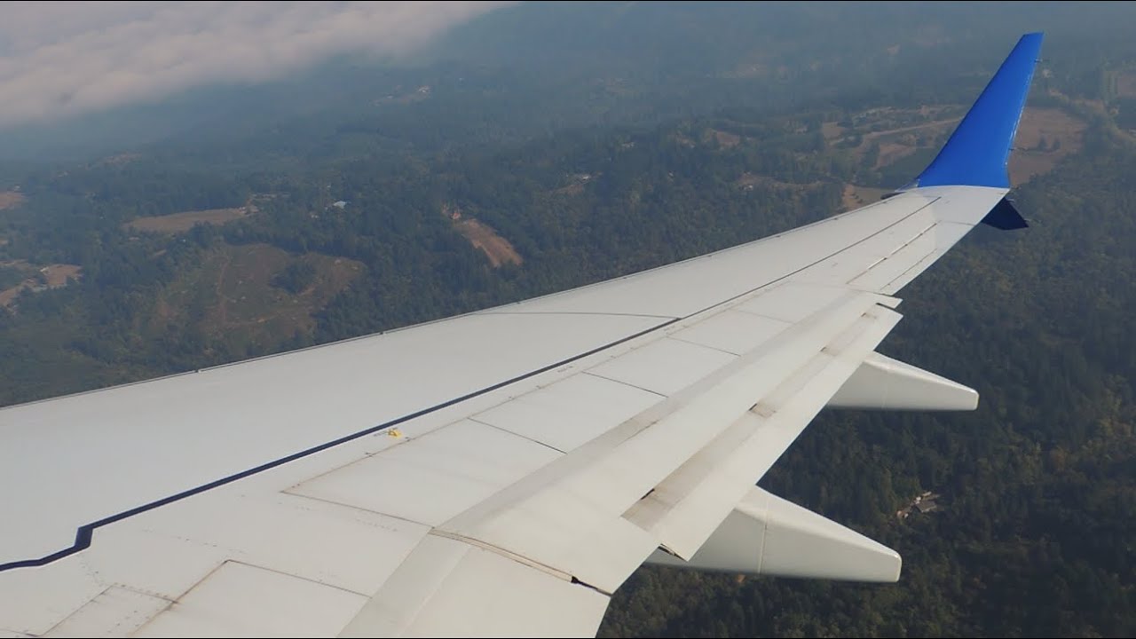 United Airlines Boeing 737MAX 9 [N17529] descent and landing in PDX