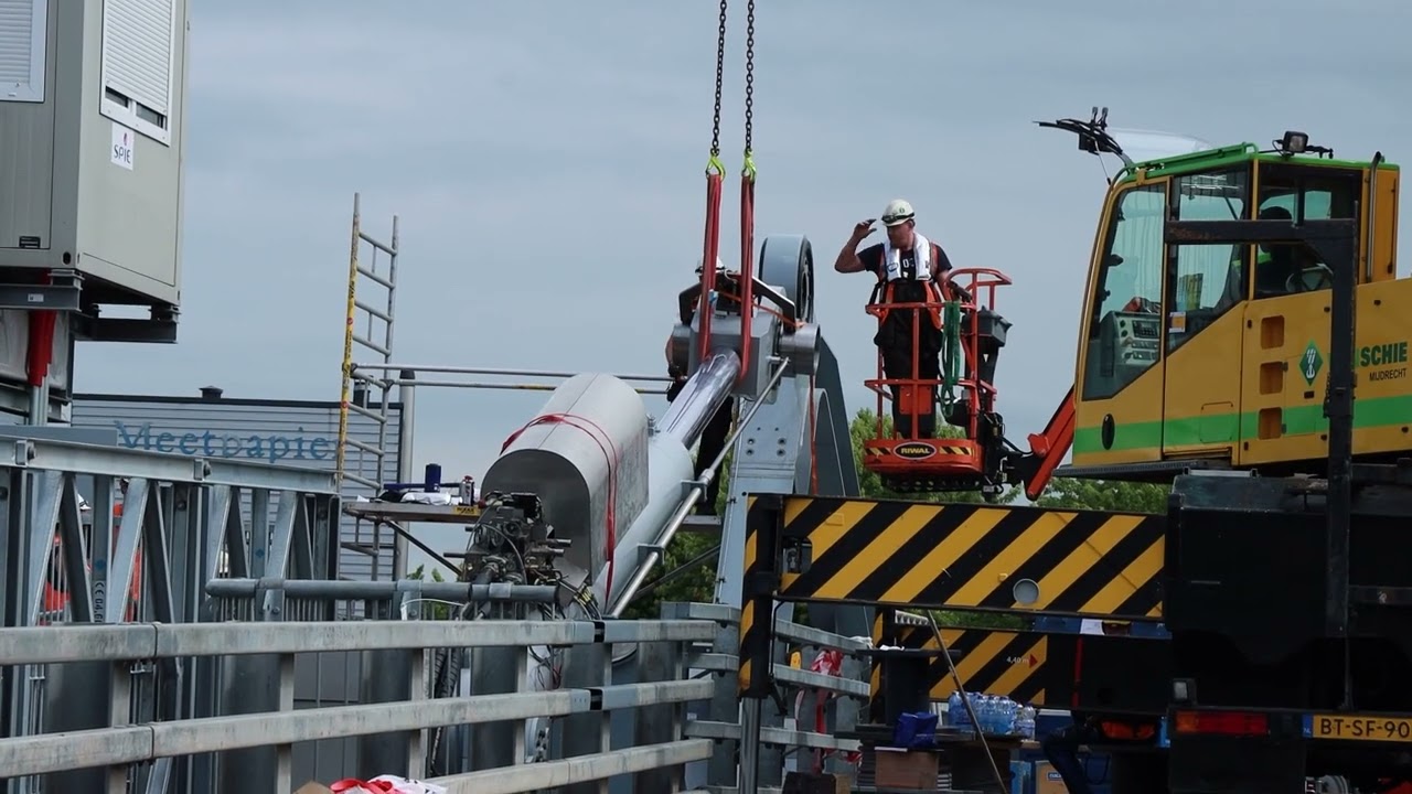 Tijdelijke Zaanbrug geplaatst