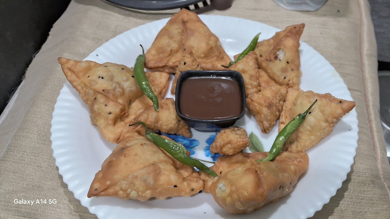Tasty 😋 Aaloo Samosa | easy and tasty Recipe | Ramadan special by safiya's cooking 👍 