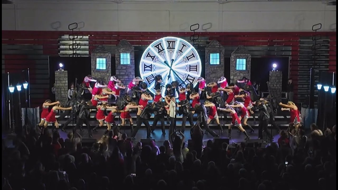 Hurricane Red Hot Show Choir 2025 | 'Scrooge'
