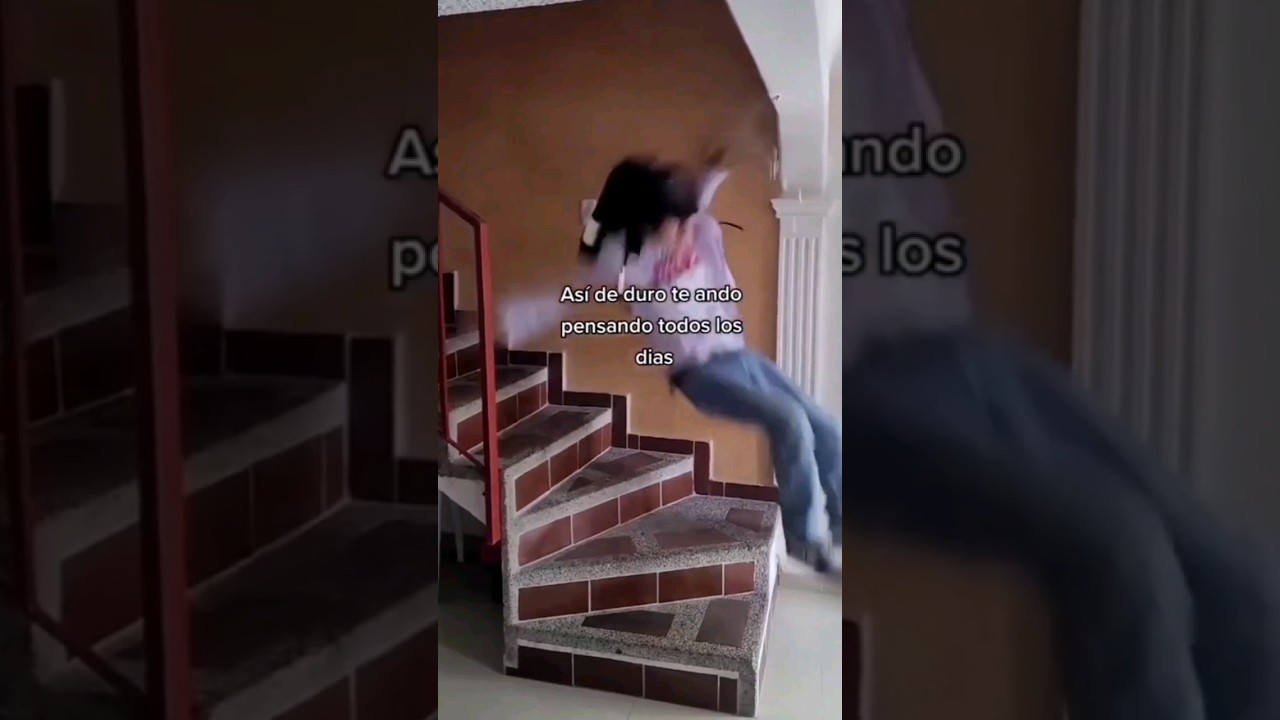 Tremenda Ca&iacute;da 😅🤭 #memesvideo #memes #ca&iacute;da #golpe #fypシ゚viral #viralvideo #shorts #parati #humor