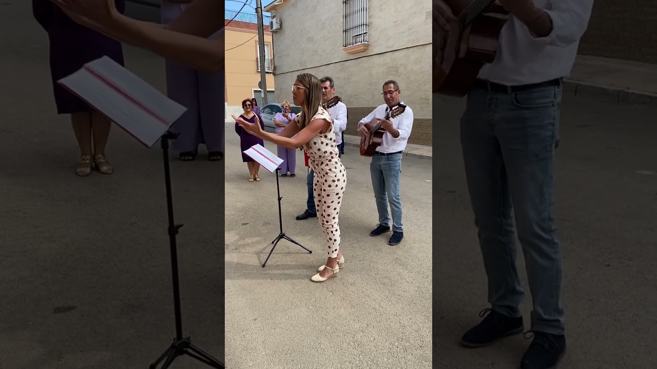 Cantando en comunión sevillanas