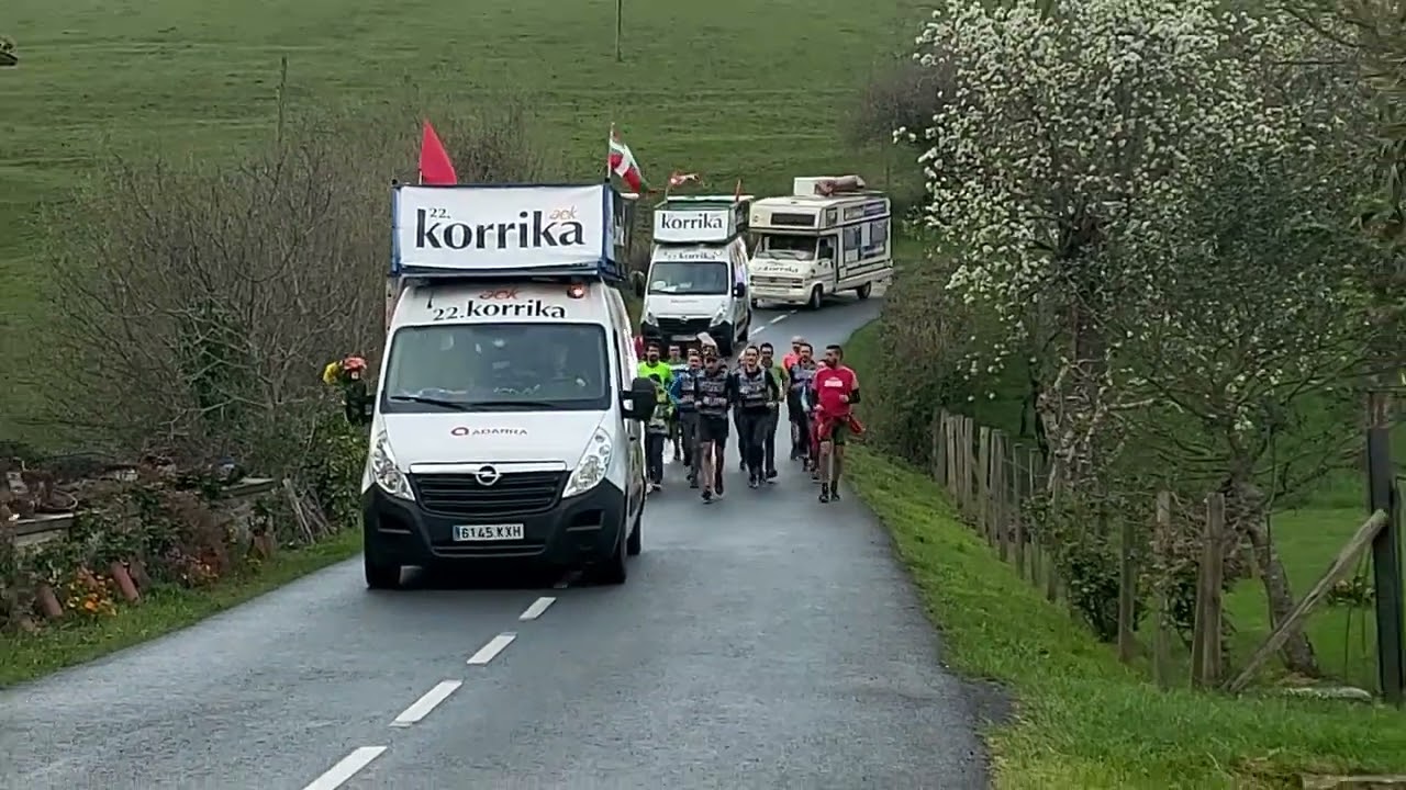 Korrika 22 entrando en la provincia de Burgos escoltada por la Guardia Civil el 31-3-2022