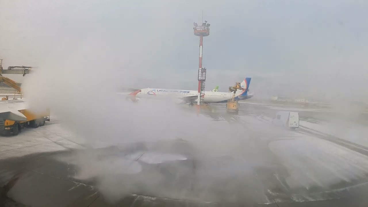 Взлёт А320 Уральских авиалиний из Домодедово