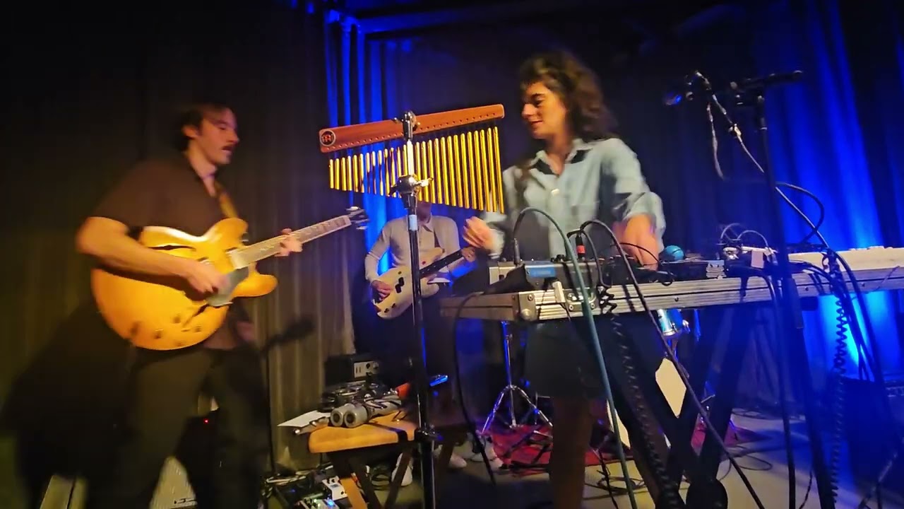 Pearl & The Oysters 