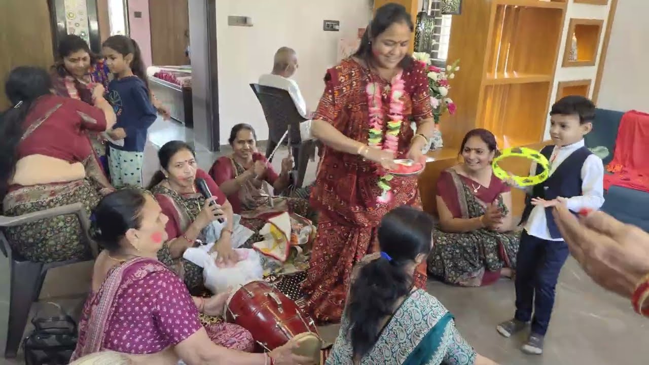 અમદાવાદ વસ્ત્રાલ સ્વાગત સોસાયટી ગોપી મહિલા ભજન મંડળ ગ્રુપ દ્વારા બાલવા ભજન..🌺🌺🌺🌺🌷🌷🌷🌷