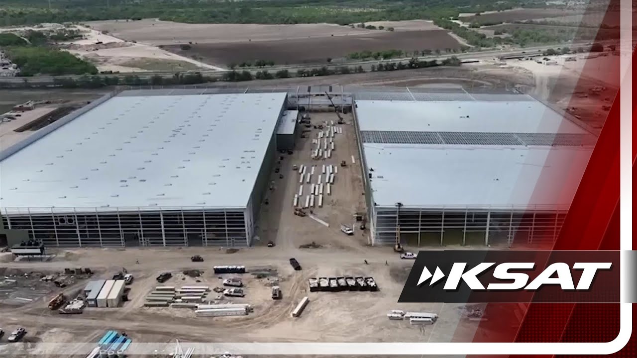 Завод JCB Texas в южной части города планируется открыть этой осенью.