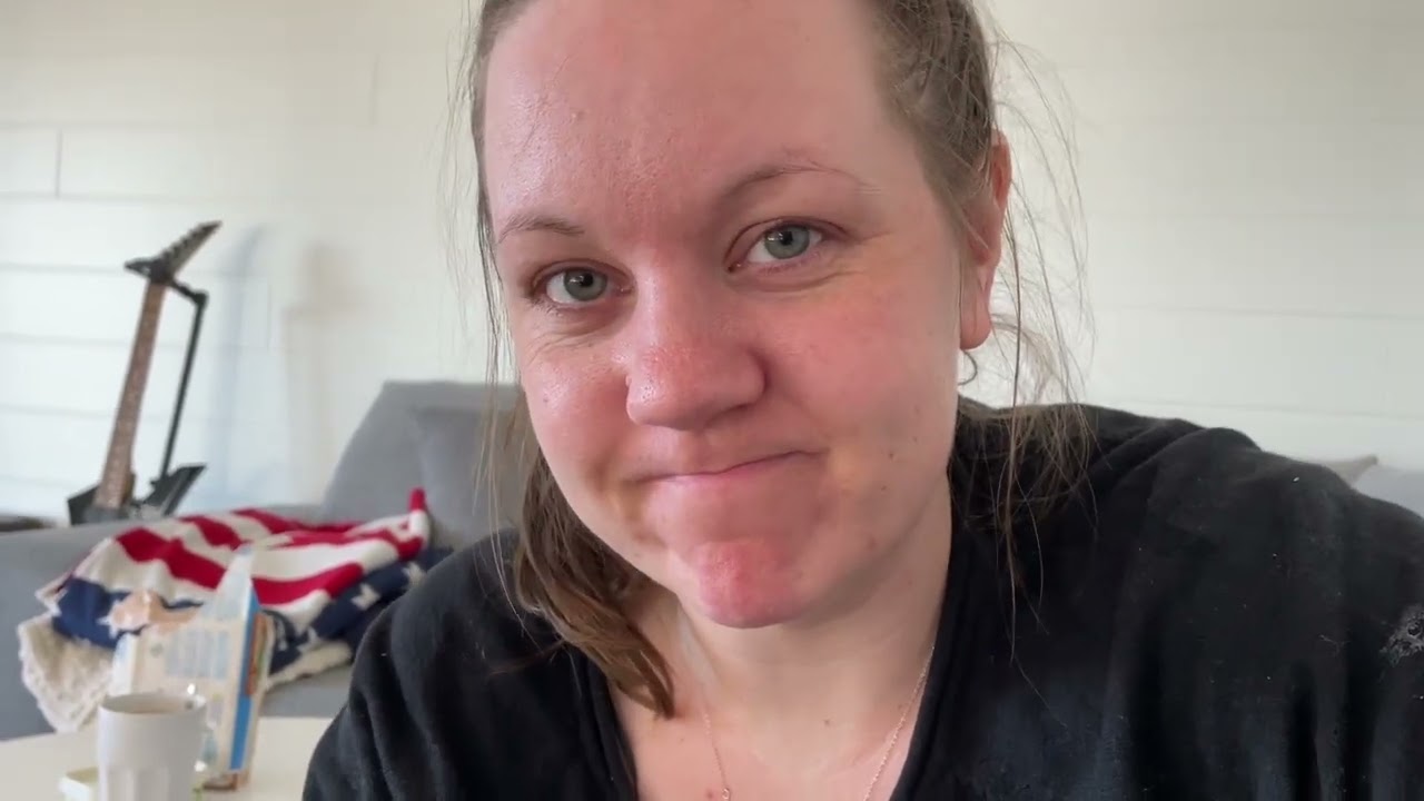 VLOGG || BRORSAN GÖR DEBUT I TRE KRONOR, TÅRAR OCH MAGSJUKA I HUSET