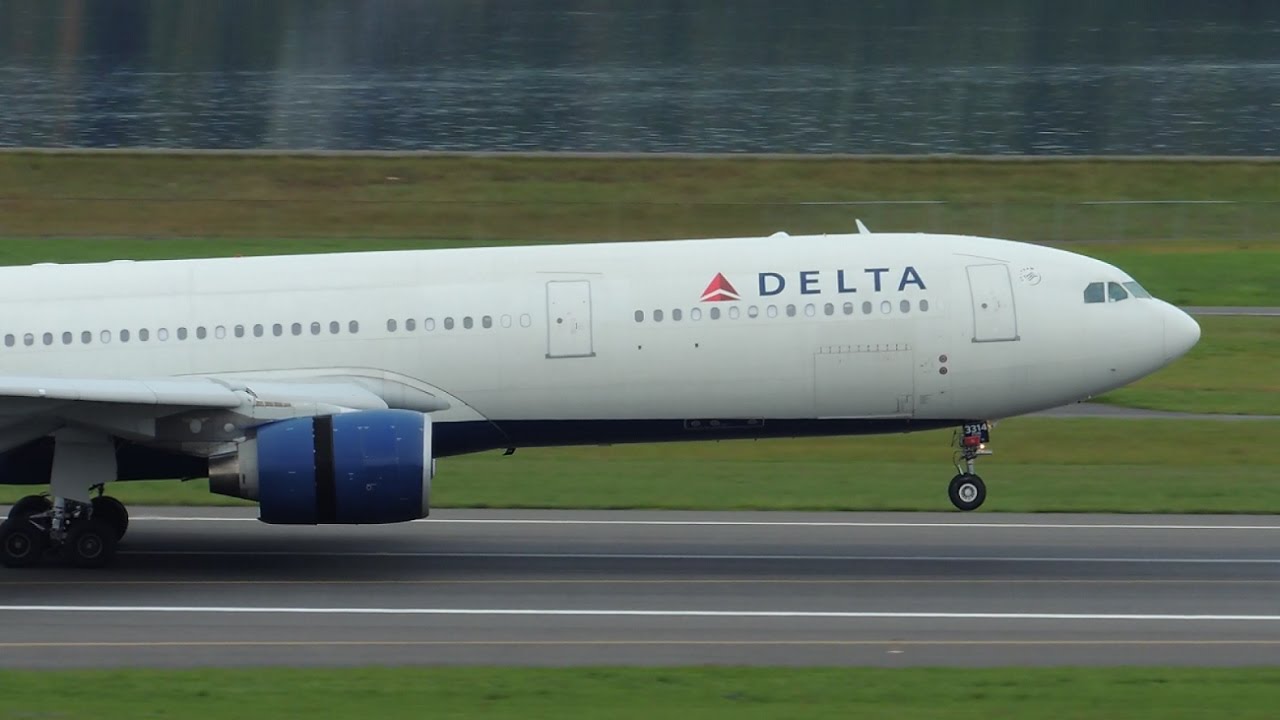 Delta Airlines Airbus A330-300 [N814NW] landing in PDX