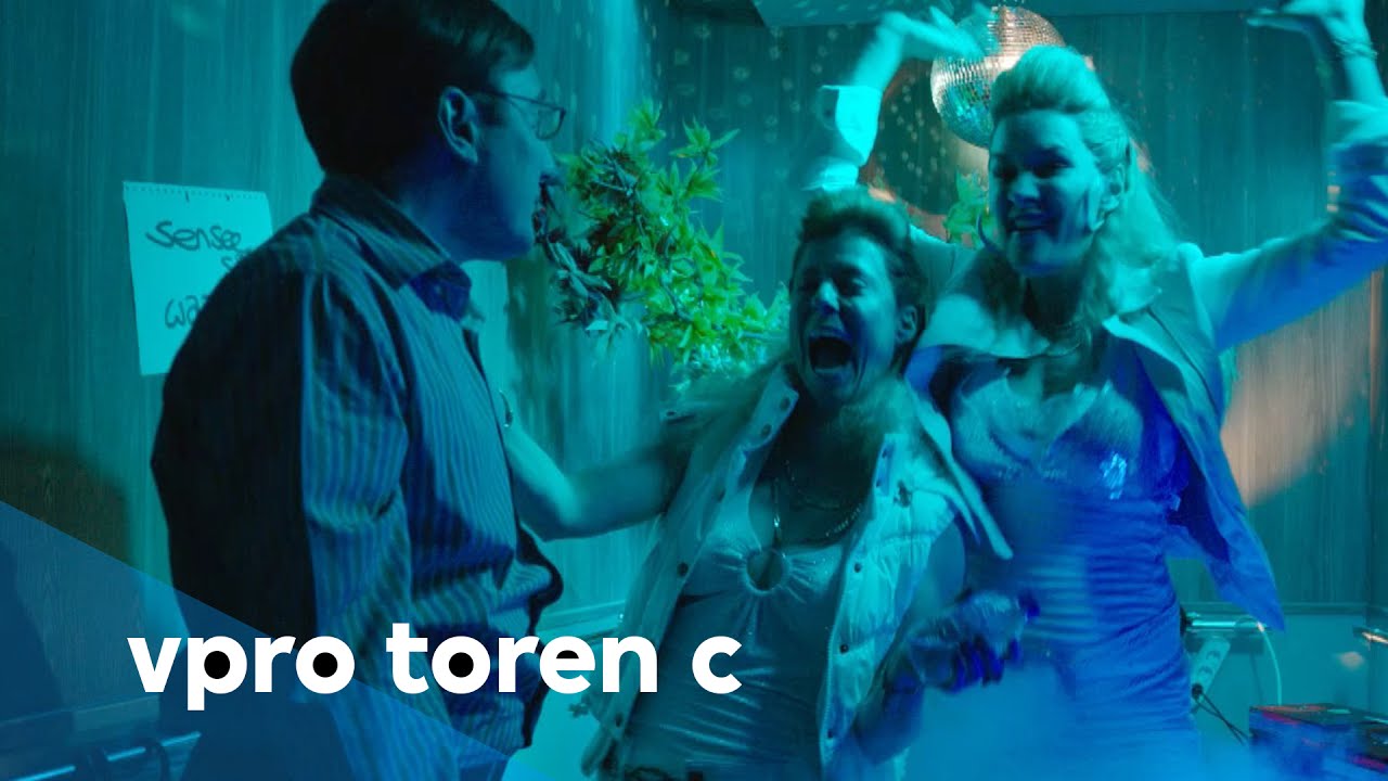 Sensation in de lift (Pubermeisjes) - Toren C