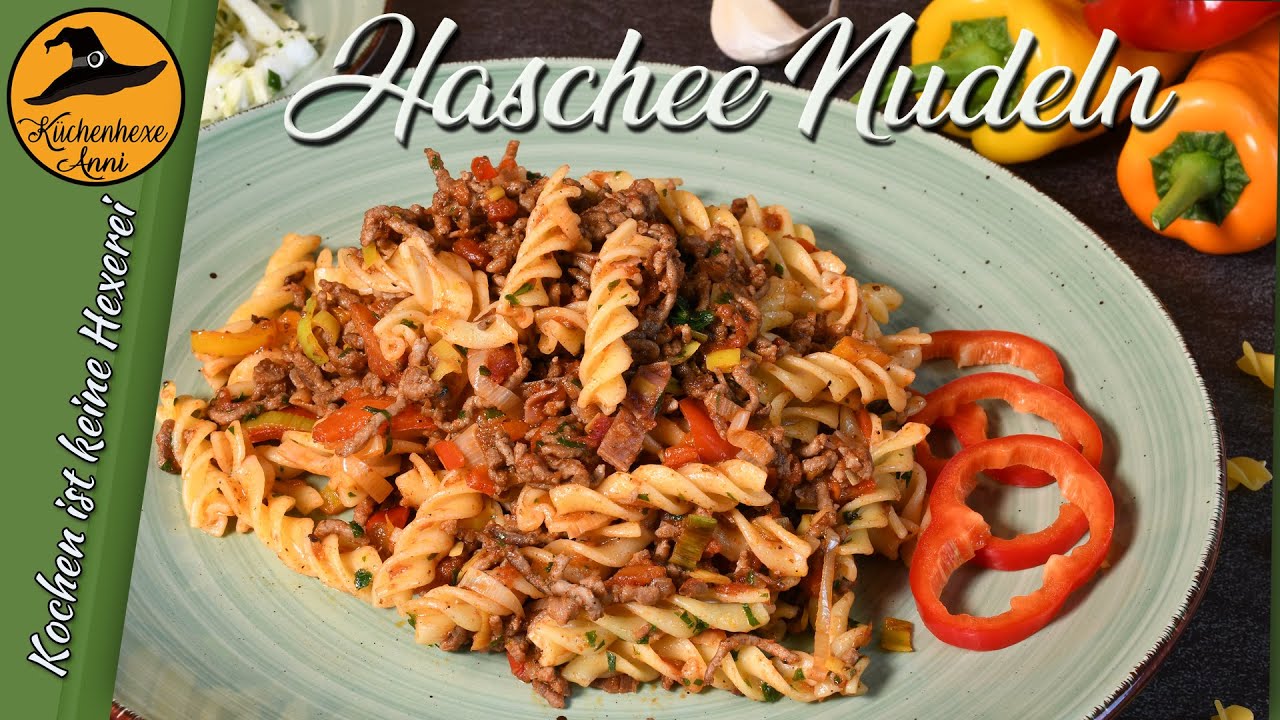 Haschee Nudeln mit Salat , würzig , einfach und schnell