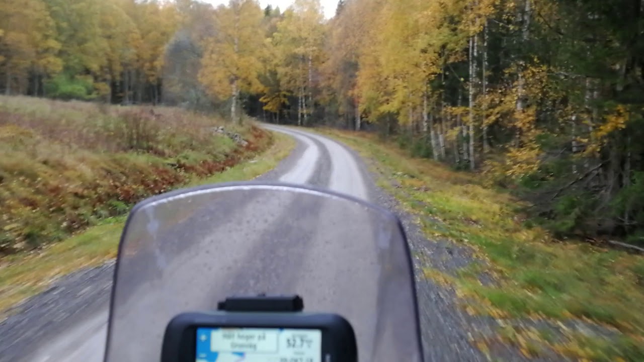 Grusv&auml;g mot H&auml;llefors