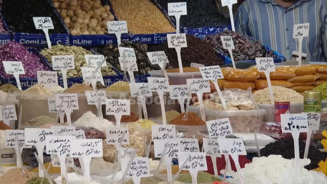 El alza del precio de alimentos y productos básicos afecta a familias iraníes en medio de tensiones