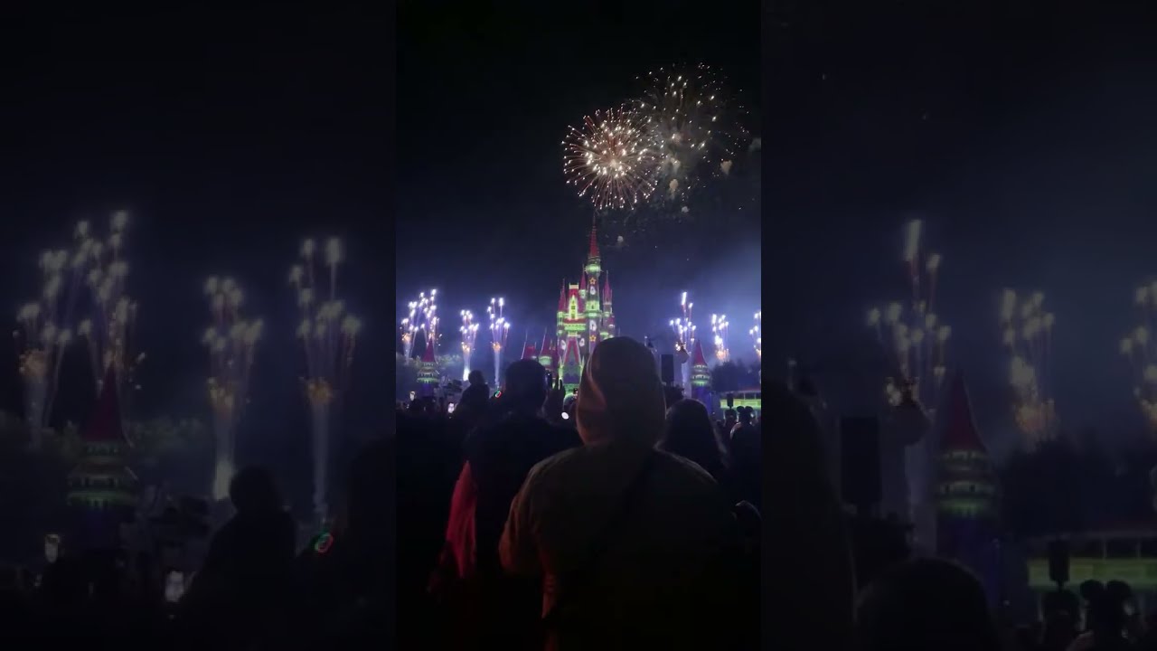 Disney World’s Minnie’s Very Merry Fireworks! 🎄