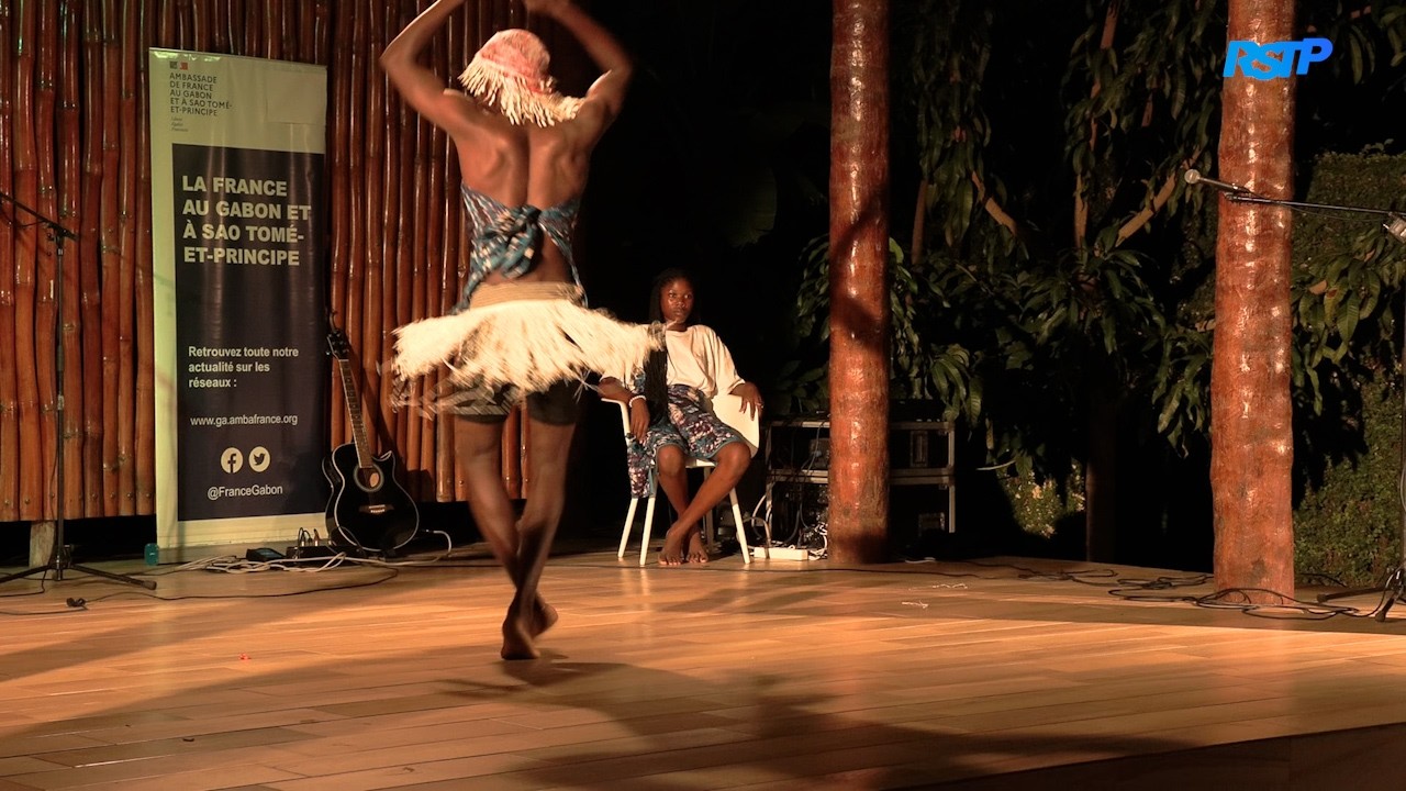 Aliança Francesa realiza noite de Palco Aberto em alusão ao 8 de Março