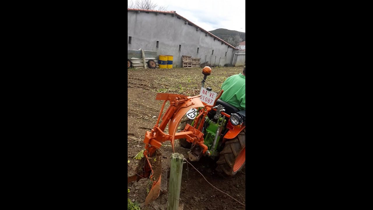 Agria 8900 arando