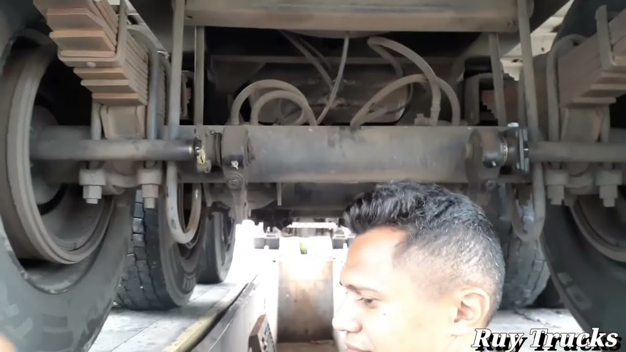Engraxando as mangas de eixo e as catracas de freio da carreta!!