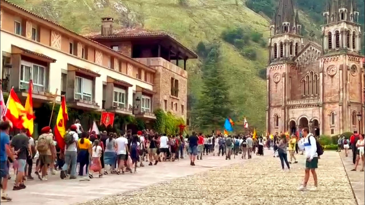 ➕🇪🇸⚡ESPECTACULAR 😮 llegada de 1.000 peregrinos a la cuna de la hispanidad: COVADONGA 🙏 (25/7/22)